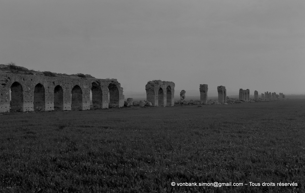 [NB016-1981-18] Carthage (Carthago) : Tronçons de l'aqueduc Zaghouan - Carthage