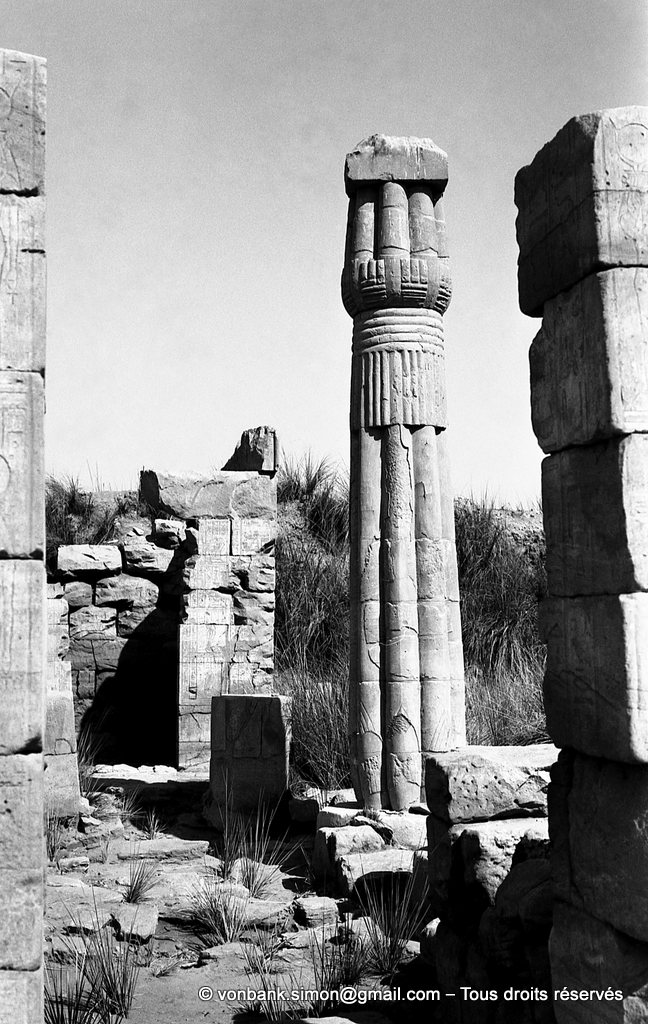 [NB075-1973-40] Karnak - Sanctuaires osiriens : Chapelle d’Osiris Ounnefer Neb-djefaou