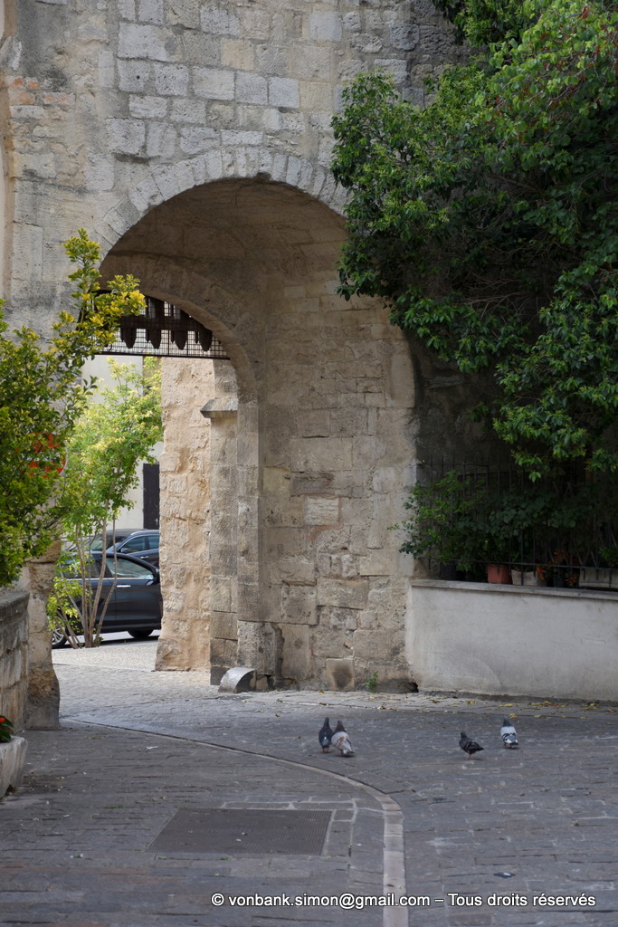 [NU926-2023-5826] 30 - Saint-Gilles : Porte des Maréchaux (XII° siècle)