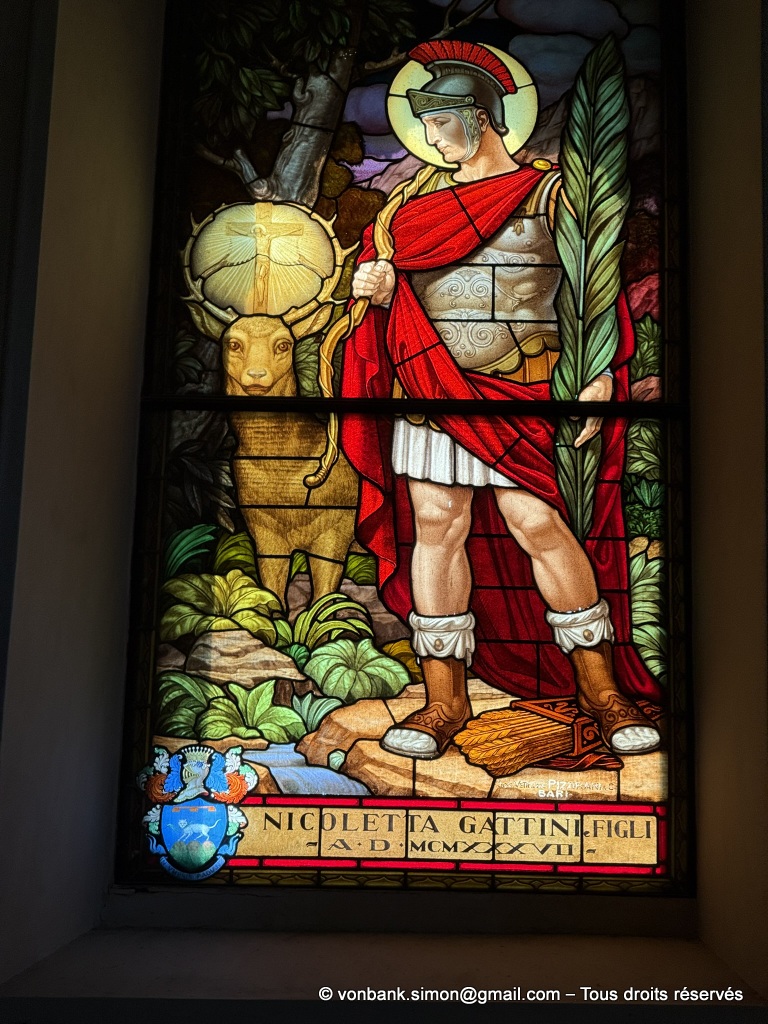 Matera - Duomo : 1927-Vitrail de Saint Eustache en miltaire avec le cerf miraculeux (Chapelle Saints Pierre et Paul)