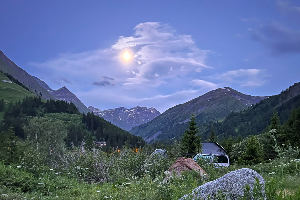 Campingplatz bei Nacht