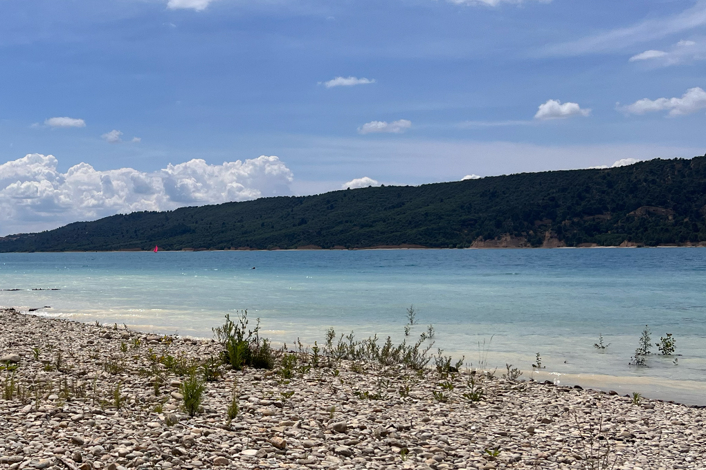 Kiesstrand am See