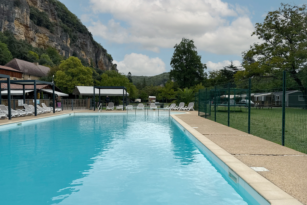 Poolbereich mit Kinderbecken