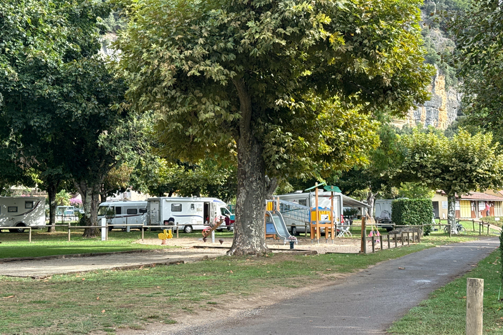 Boule Bahn und Spielplatz