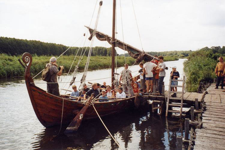 Sommerfreizeit 2003. Mit mit dem alten Slavenboot Svarog befuhren wir die Ostsee.