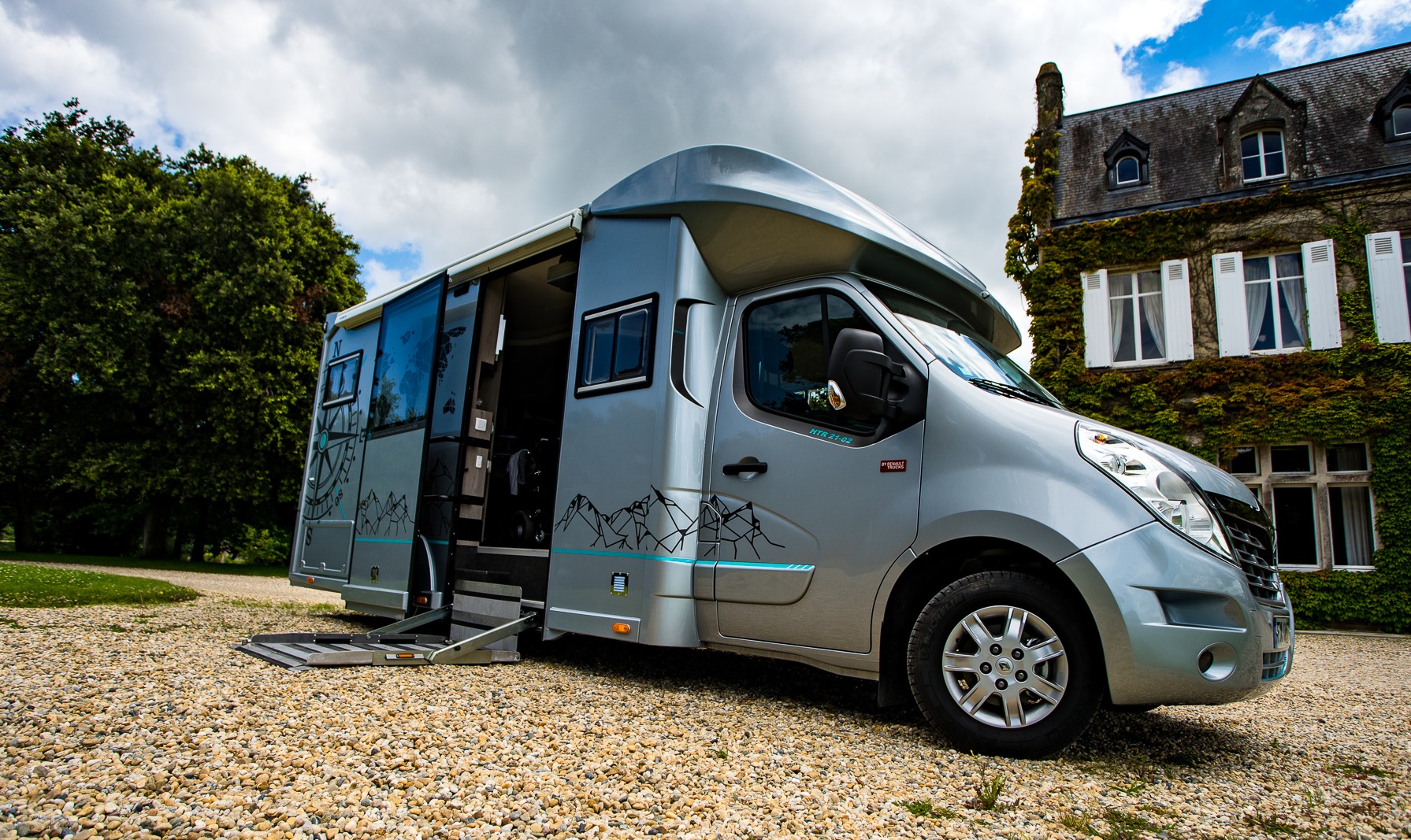 Le plaisir de voyager en autonomie avec le Camping-car PMR Hoddicé