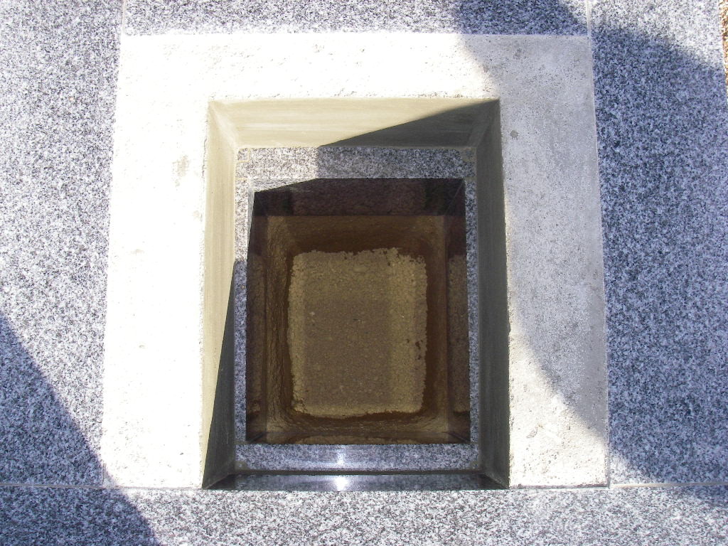 カロート内　マサ土補充