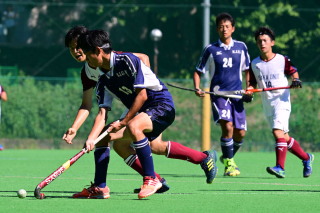 ドリブルで攻める京都大　撮影＝中村雄紀夫