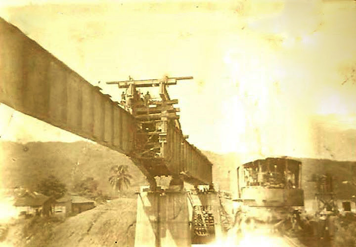 Construcción del puente. Wikipedia