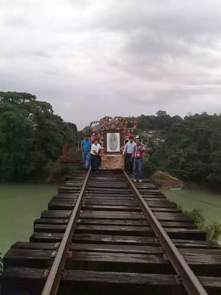 La virgen de Guadalupe al cruce del puente