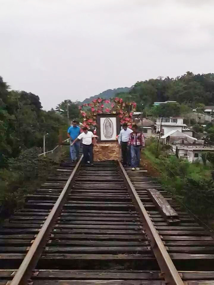 La virgen de Guadalupe al cruce del puente