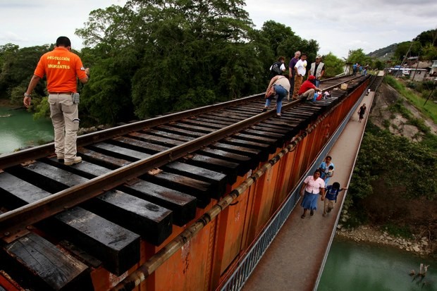 Puente y andador. de Internet