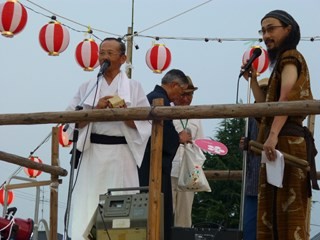 (左)長谷川 惣助さん (右)司会の小林さん