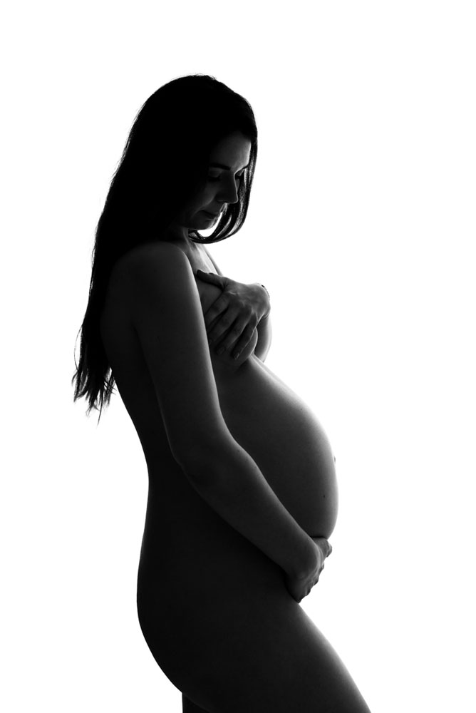 Babybauchfoto, Schwangerschaftsfotografie, monochrom, S/W, Silhouette