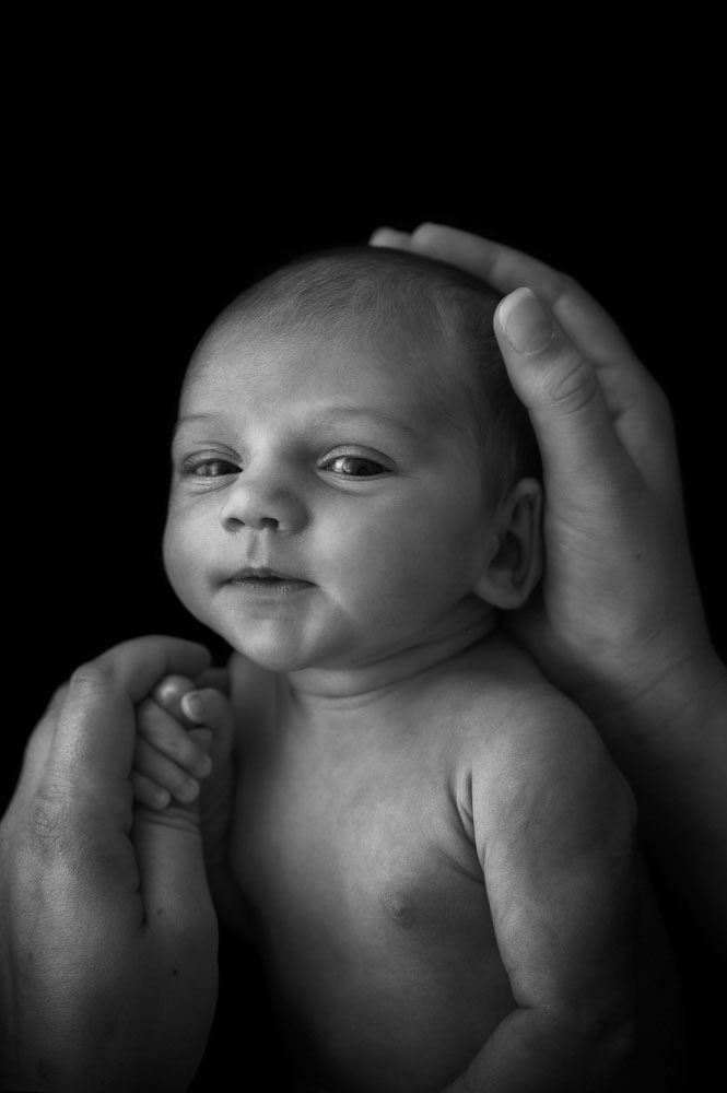Neugeborenenfoto, Babyfoto, sw, schlicht, Details, Babyportrait, Babyfotografhamburg, Babyfotografrosengarten, 