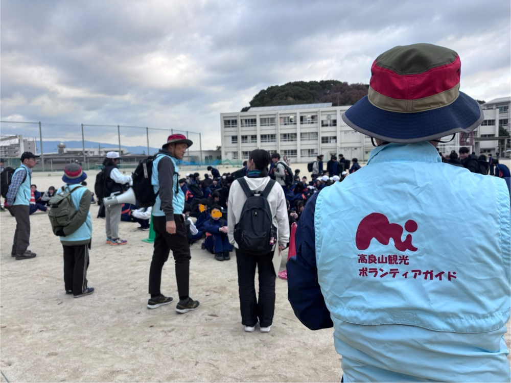 良山中の1年生と高良山に向かいます。20251211