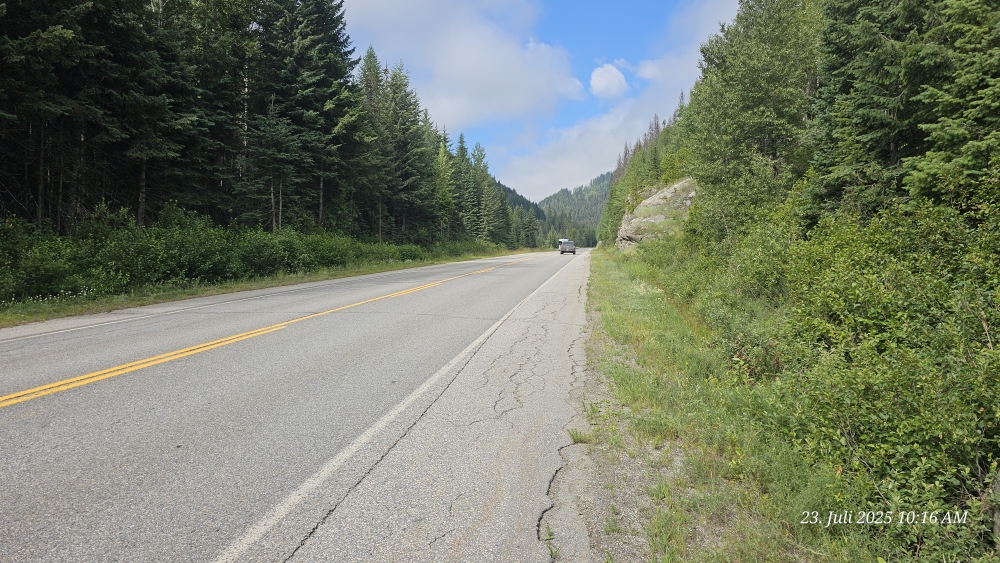 Langsam lichtet sich der Nebel/Wolken beim Aufstieg zum Kootenay Pass.