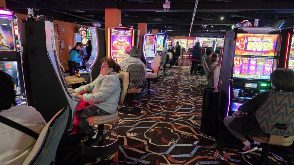 Im Casino im Navajo Reservat: alles Navajo-Indianer an den "einarmigen Banditen"!