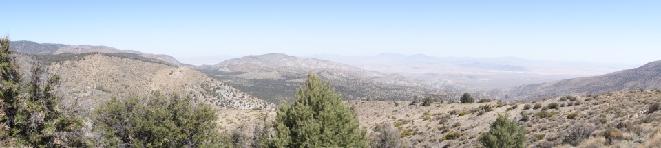 Vom Hochland rund um Big Bear Lake Blick gegen Osten hinab in die Wüste.