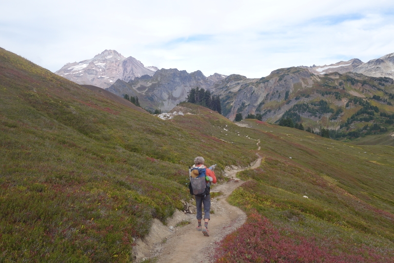 Wandern entlang der Bergrücken mit dem 64-jährigen "Poppins"