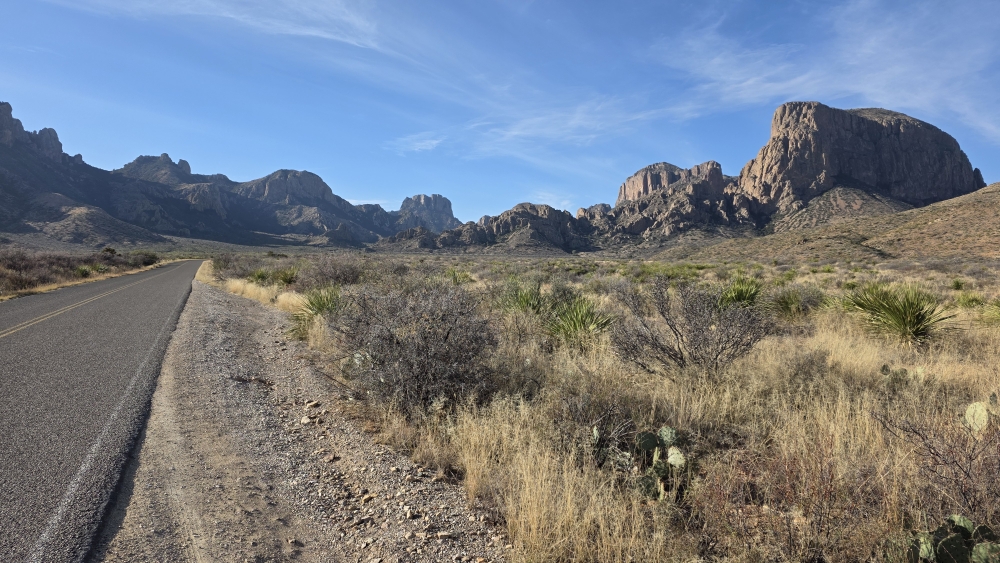Fahrt hinauf zu Chisos Basin in den Bergen vom Big Bend National Park.