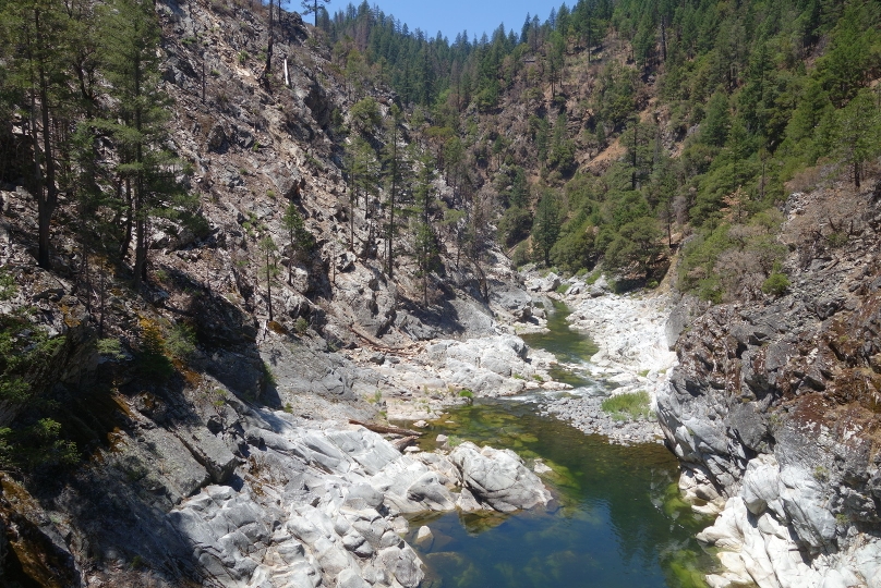 Der Feather River von der Brücke aus gesehen