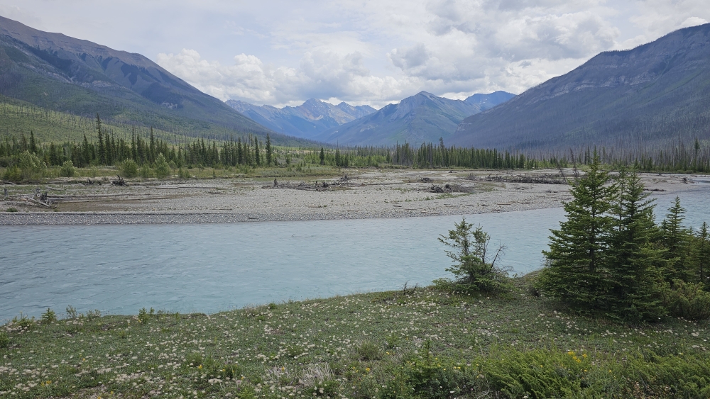 Weite, wilde Landschaft im Kootenay NP.