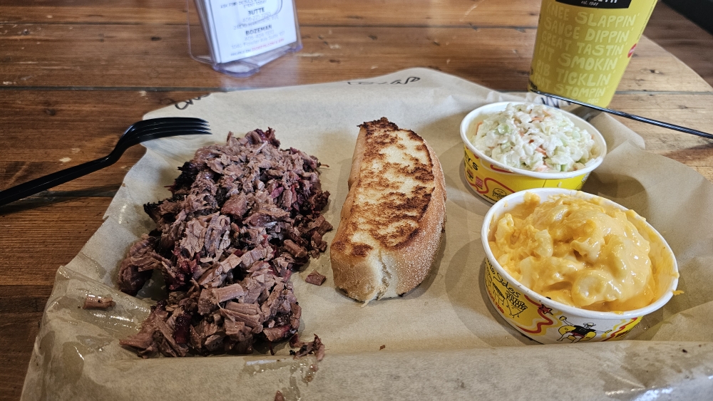 Typisch Montana: beef brisket mit mac&cheese, cole slaw und toast! War ziemlich lecker...und viel!