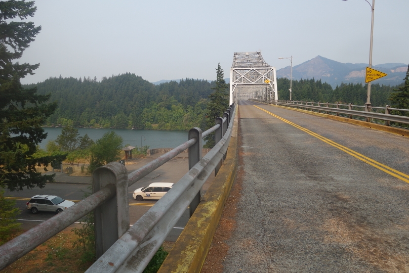 The Bridge of the Gods (die Brücke der Götter über den Columbia Fluss zwischen Oregon und Washington)