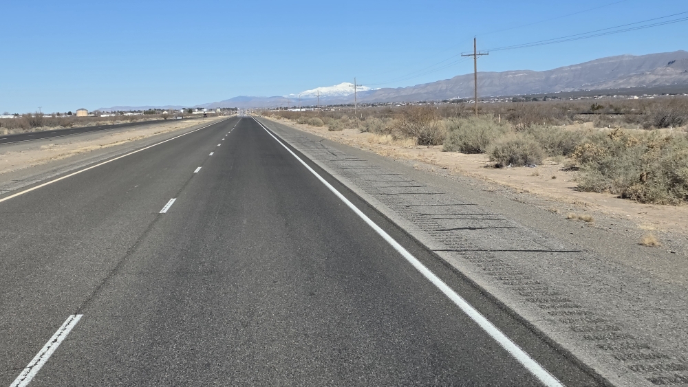 Auf dem Weg nach Alamogordo mit dem verschneiten Sierra Blanca Peak (12000Fuss) im Hintergrund.