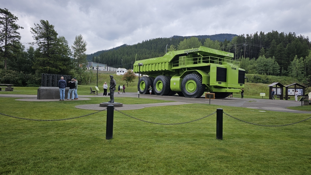 Angeblich der grösste Lastwagen der Welt, ausgestellt in Sparwood.