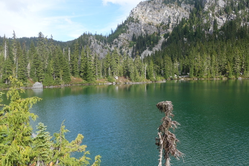 Schöne Bergseen mit glasklarem Wasser