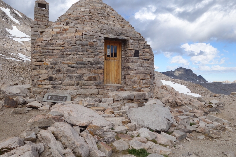 Ein Notunterschlupf auf dem Muir Pass