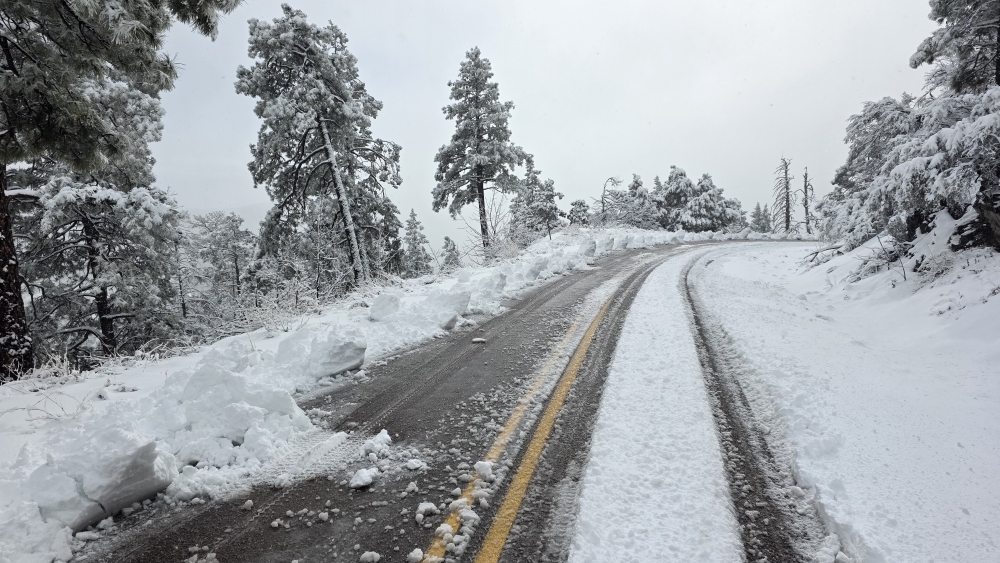 Nur der oberste Teil der Passstrasse war schneebedekt.