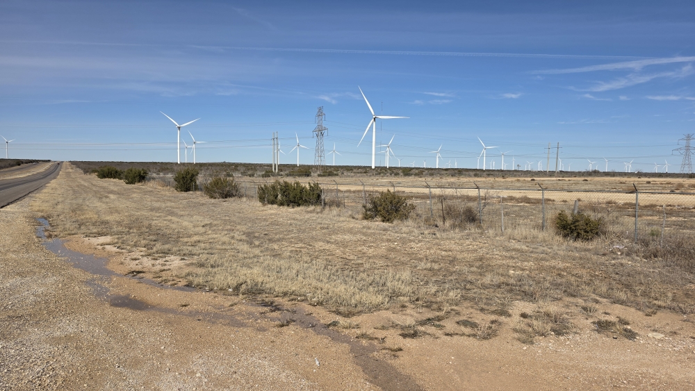 Auf der Fahrt Richtung Norden durchs Permian Basin mit vielen Windräder!