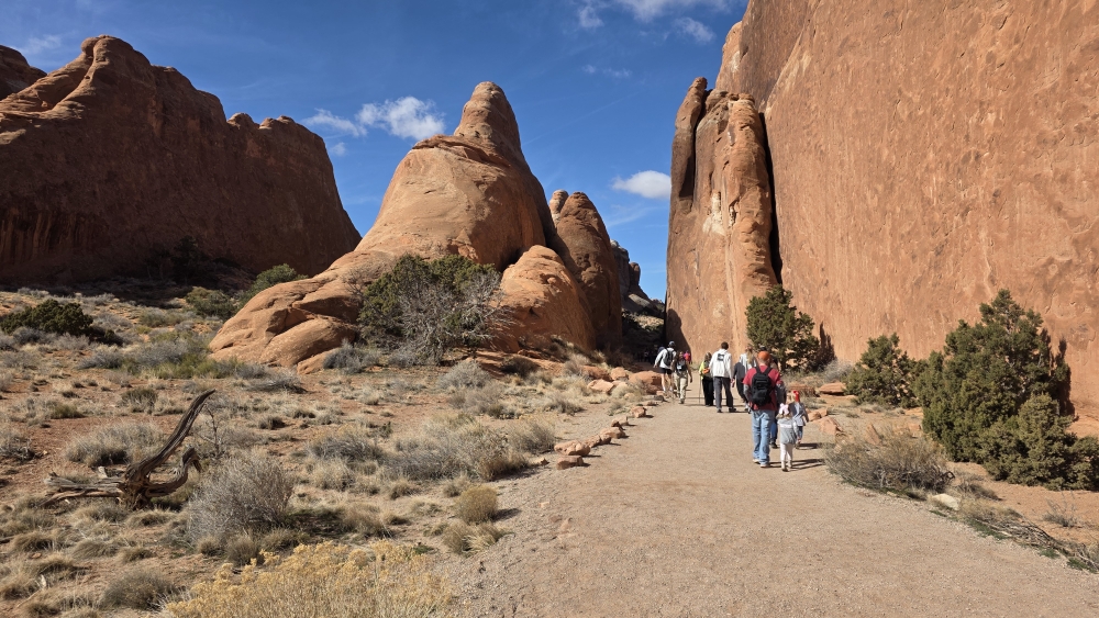 Völkerwanderung auf dem "Devils Garden Trail".