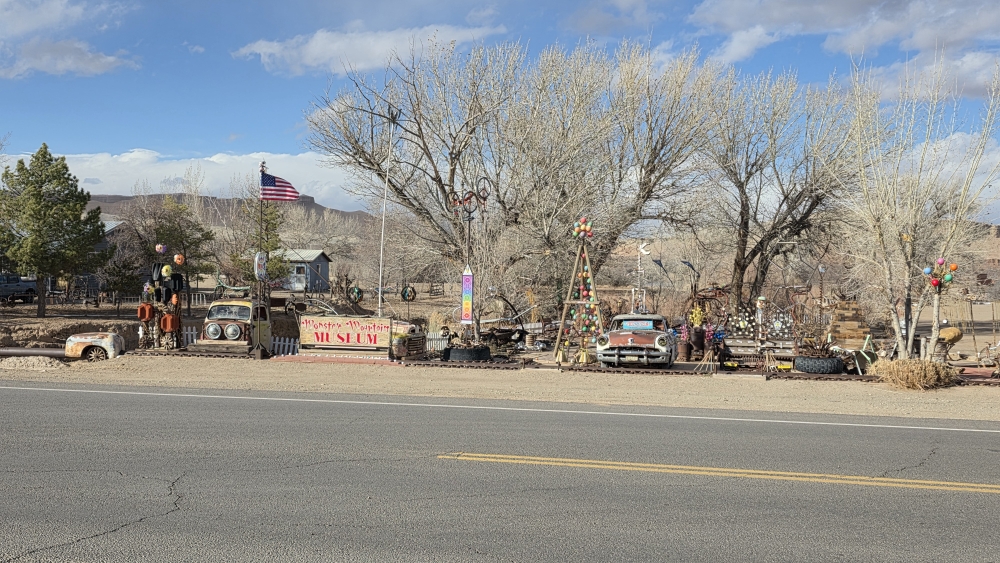 Kleines, skuriles Museum in Hanksville/UT, inmitten der Hochlandwüste.