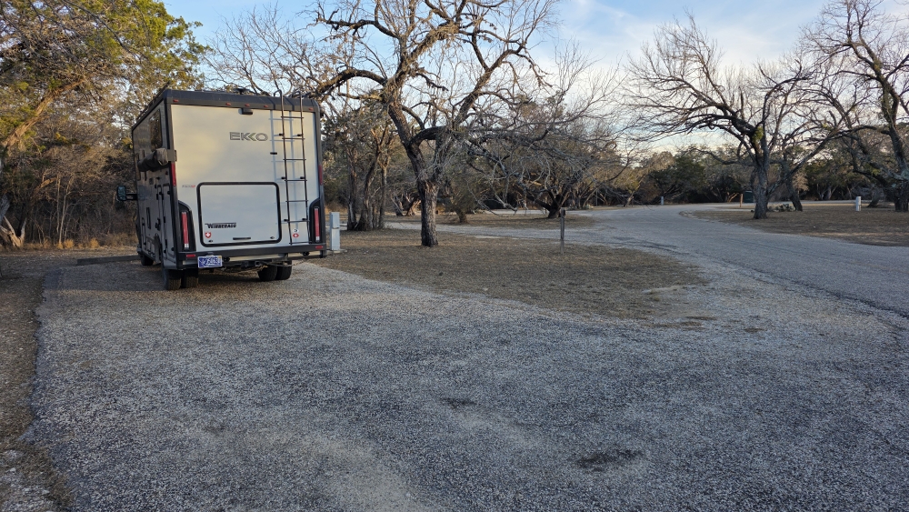 Im grossen, aber leeren campground im Garner State Park.
