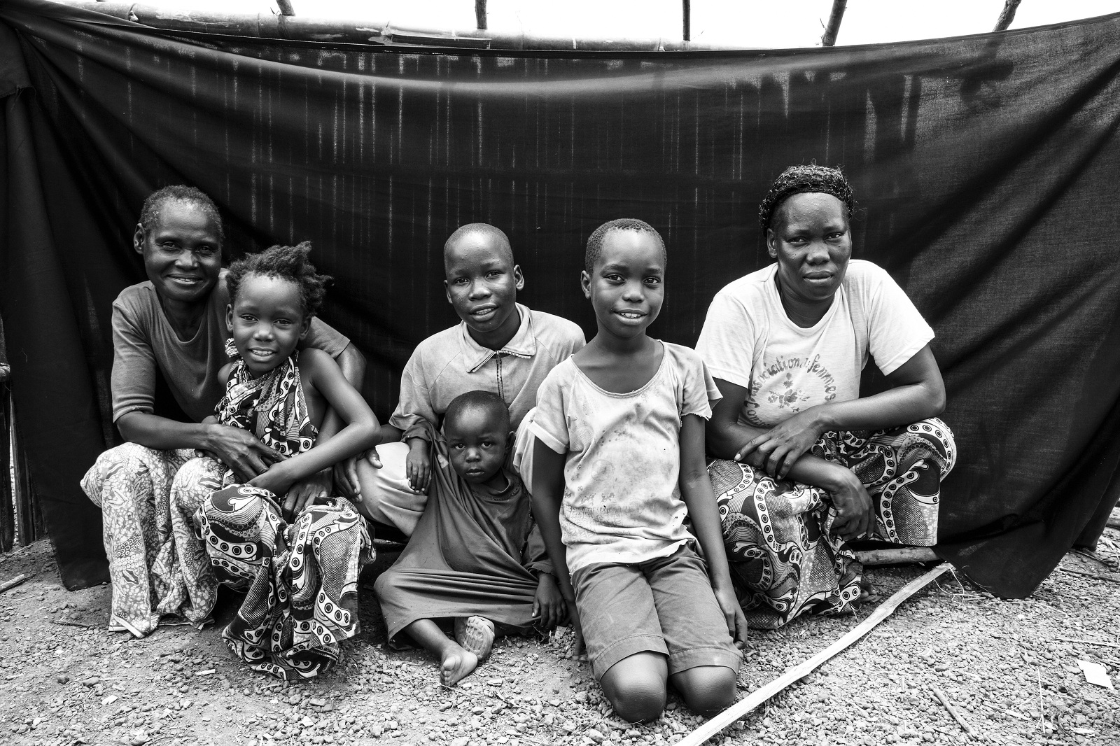 Bonheur, de Moungoumba (República Centroafricana), en el campamento de refugiados de Boyabo con su familia, lo más importante que conserva junto a su propia vida. Brian Sokol/ACNUR