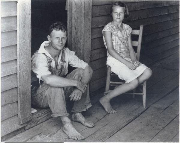 Floyd and Lucille Burroughs, Alabama (1936). Walker Evans