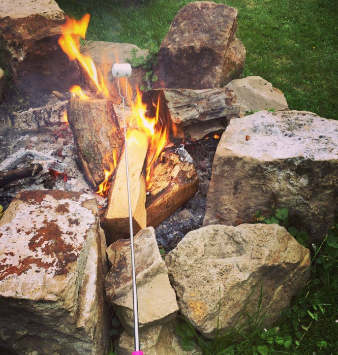 BBQ am Lagerfeuer ein Abenteuer für groß und klein in der Natur beobachte hier Fledermäuse 