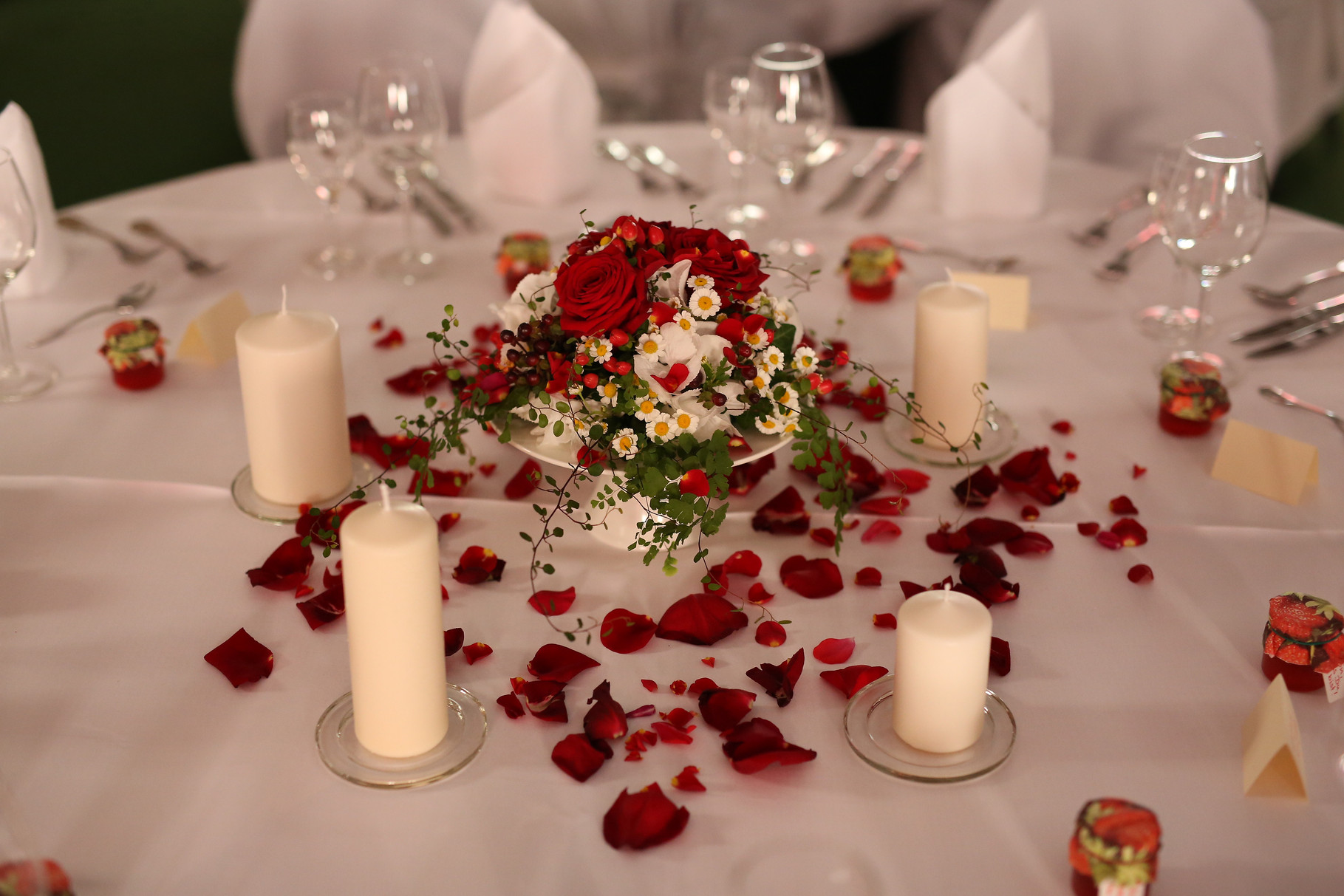 Blumen Beller rot/weiß Tischschmuck