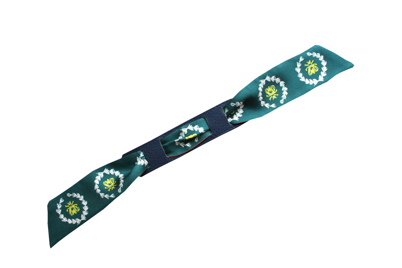 avec le bracelet rose/marine