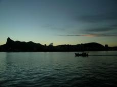 Baia da Guanabara. Aos pés do Pão de Açucar na URCA(bairro)