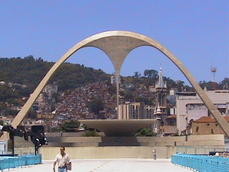 ARCO DO SAMBÓDROMO--de: Oscar Niemeyers