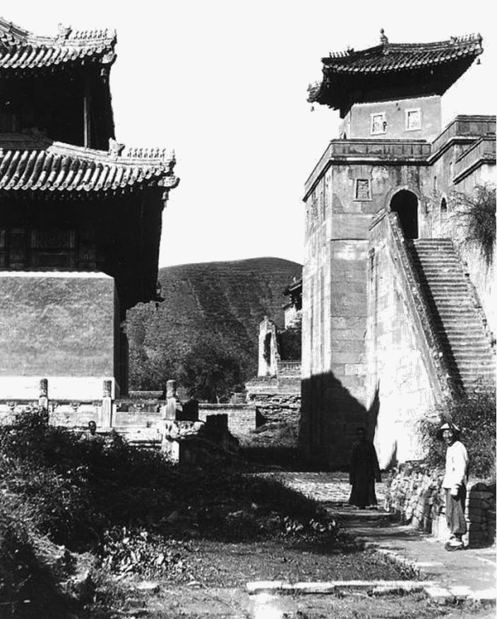  138. — Intérieur d'un temple de lamas.