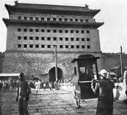 L'avant-porte de Tsienmenn à Pékin.