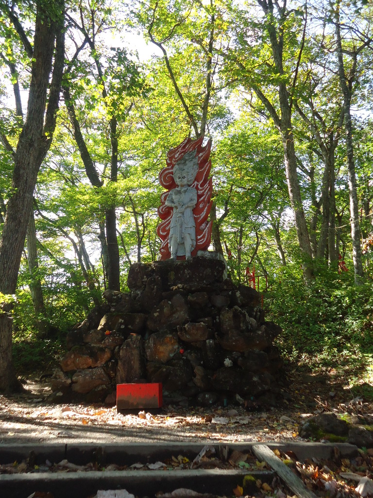 Eine Götterstatue, die den Beschützer dieses Waldes darstellen soll.