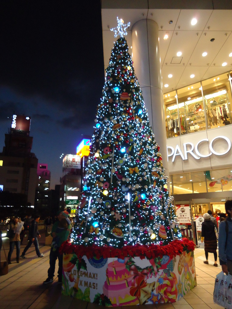 Vorweihnachtliche Stimmung in Sendai Station