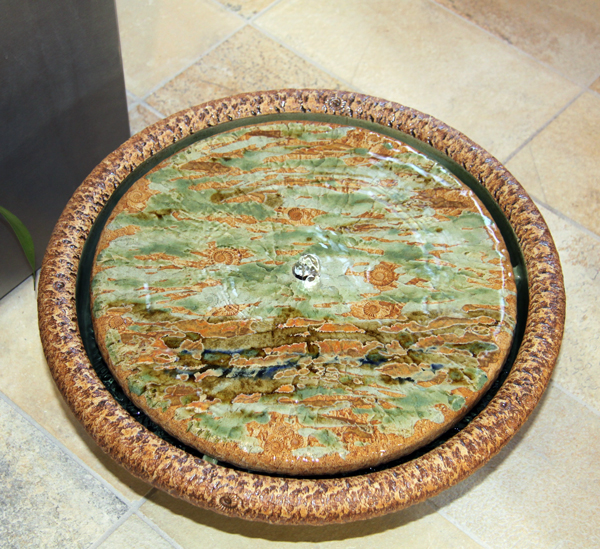 Keramik Brunnenschale, natur grün glasiert, ø ca. 38 cm,  mit Platte bemalt Dekor Neuseeland